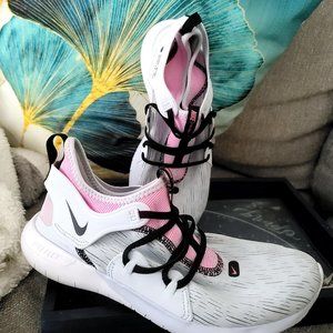 Nike Natural Motion Offset (7.5 US women's)